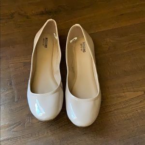 MOSSIMO Nude flats